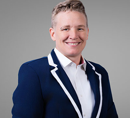 Monika Kruemmling headshot